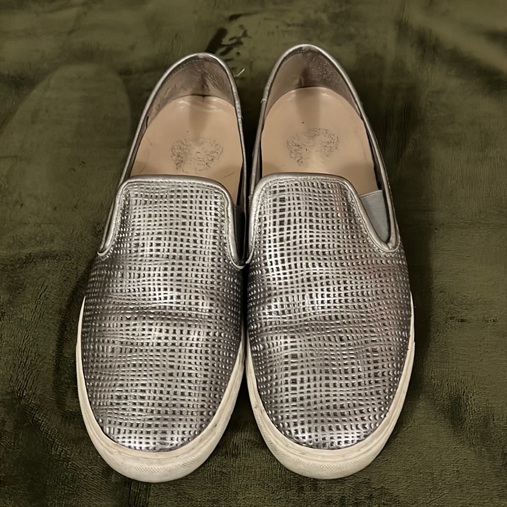 Vince Camuto slide on shoes